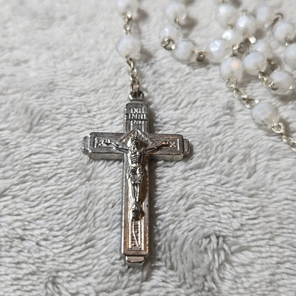 #530 White Bead cross Rosary 17 inches long - Picture 3 of 6
